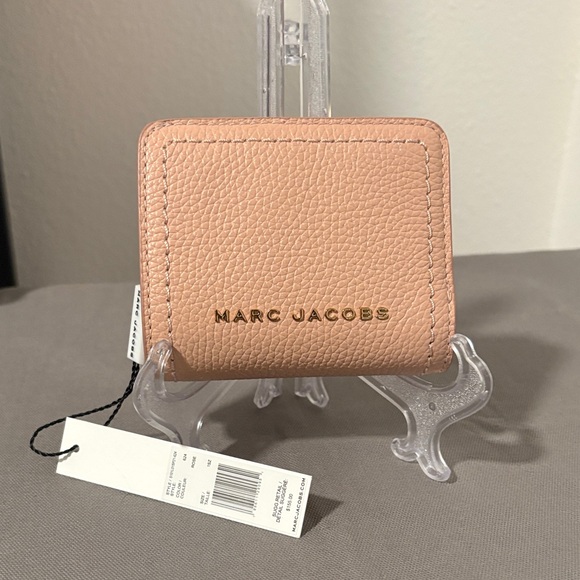 Marc Jacobs Handbags - NWT MARC JACOBS Pebbled Leather Compact Wallet In Rose